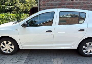 Dacia Sandero 32.300 km 7.950 &euro; Oldenburg 26135